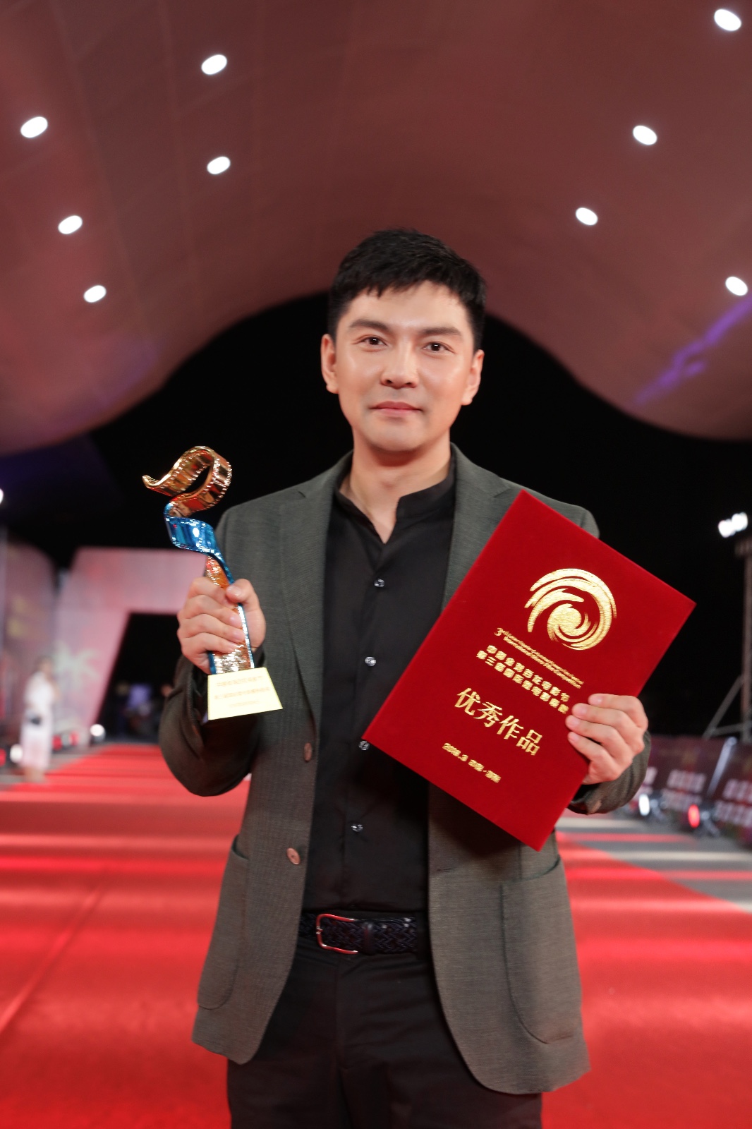 王今心黄楠首次执导实力摘得金鸡百花微电影优秀作品奖67