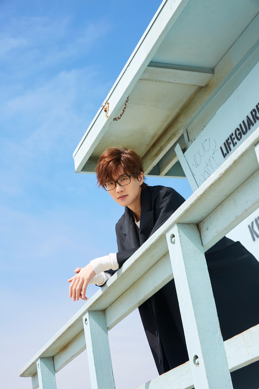 许嵩《老古董》空降音乐榜 mv颠覆形象引热议