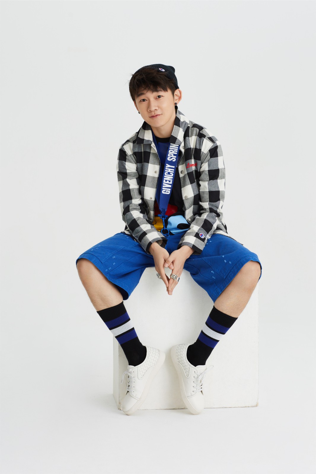 陈宣铭"眼镜杀"摩登写真首发 《热血狂篮》正热播