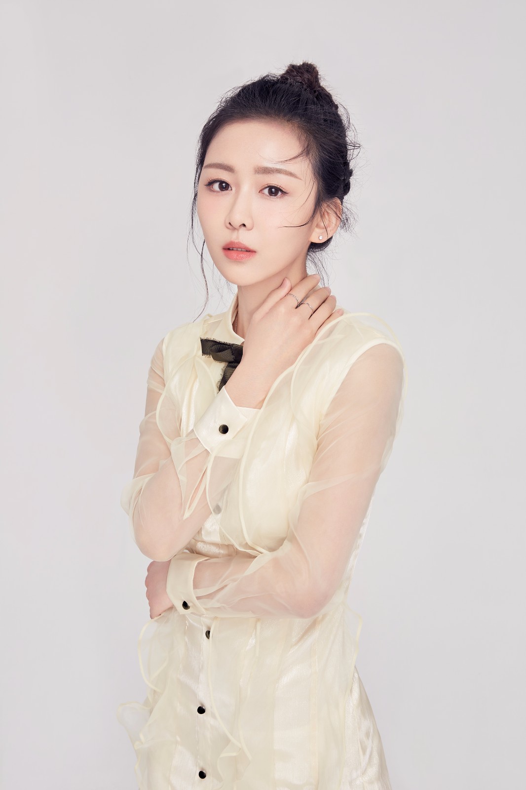 杨安琪全新写真曝光 清新少女灵气动人