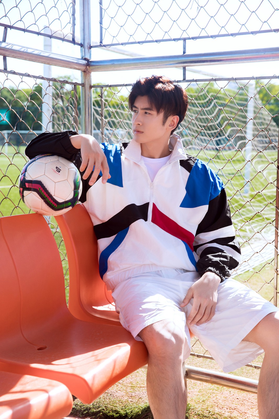 张云龙夏日写真曝光 清新养眼宛如运动少年