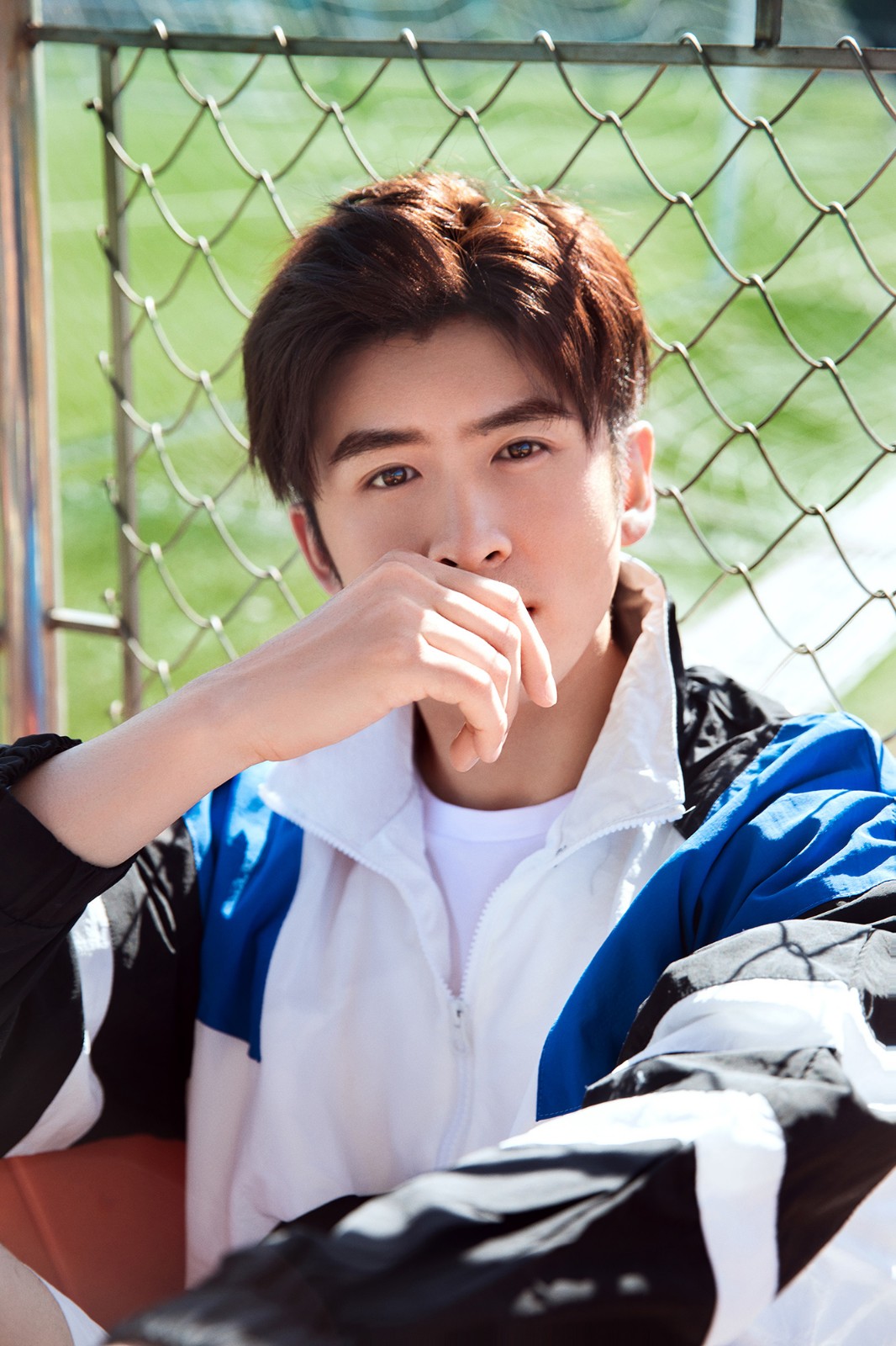 张云龙夏日写真曝光 清新养眼宛如运动少年