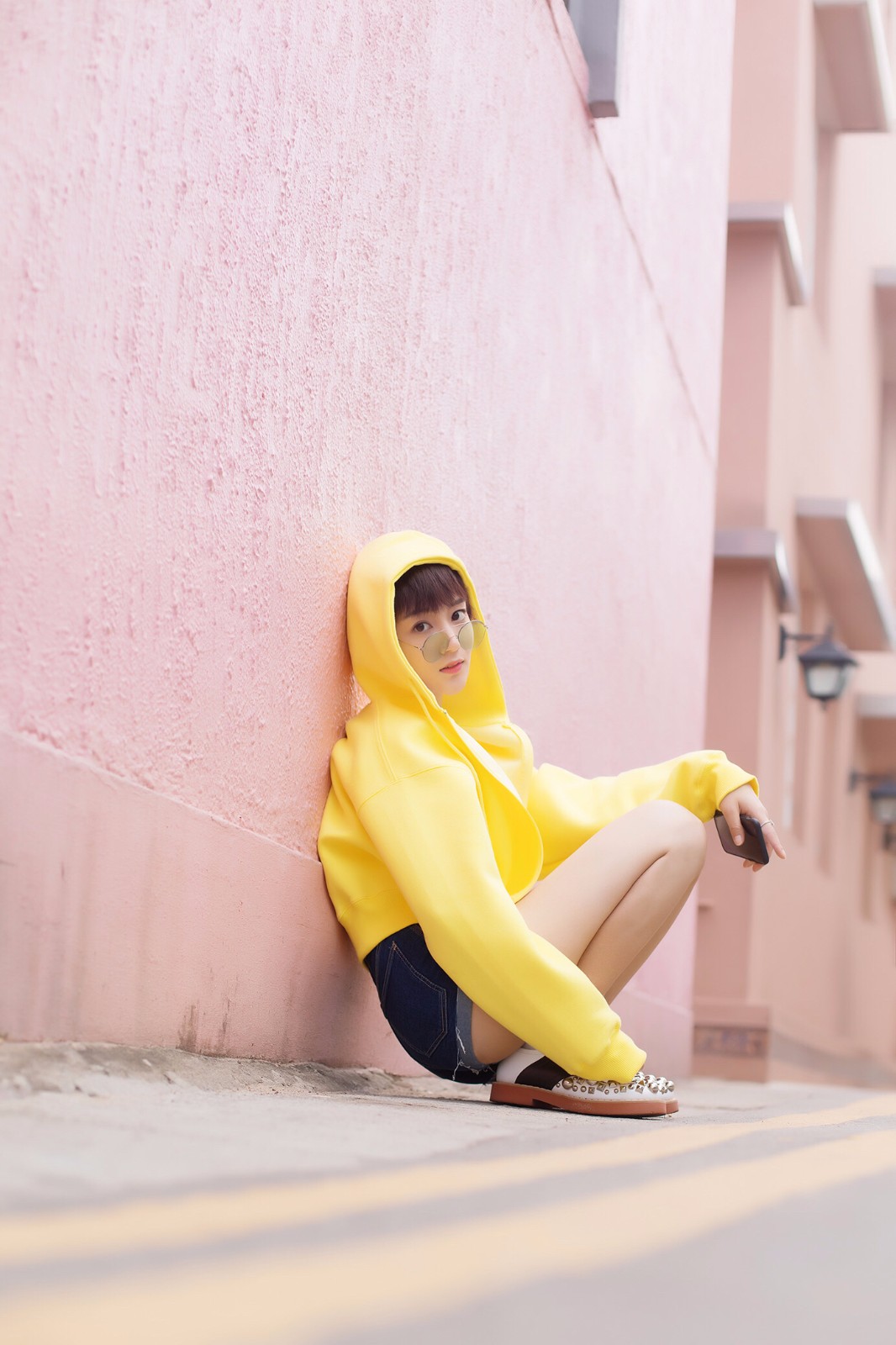 陈泇文曝夏日街拍 俏皮灵动活力满屏