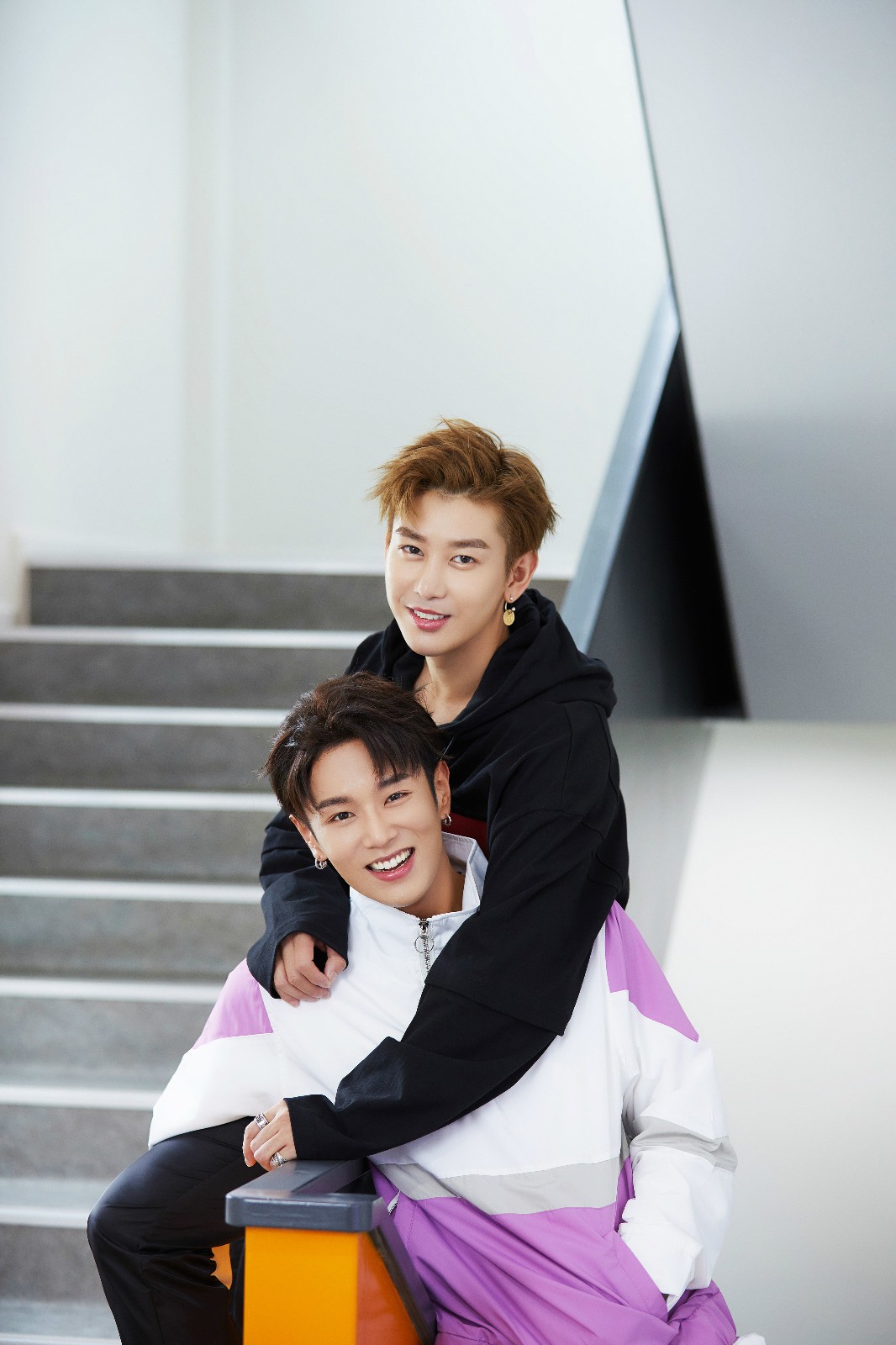 周艺轩李汶翰亮相粉丝嘉年华 爆笑互怼尽展无间兄弟情