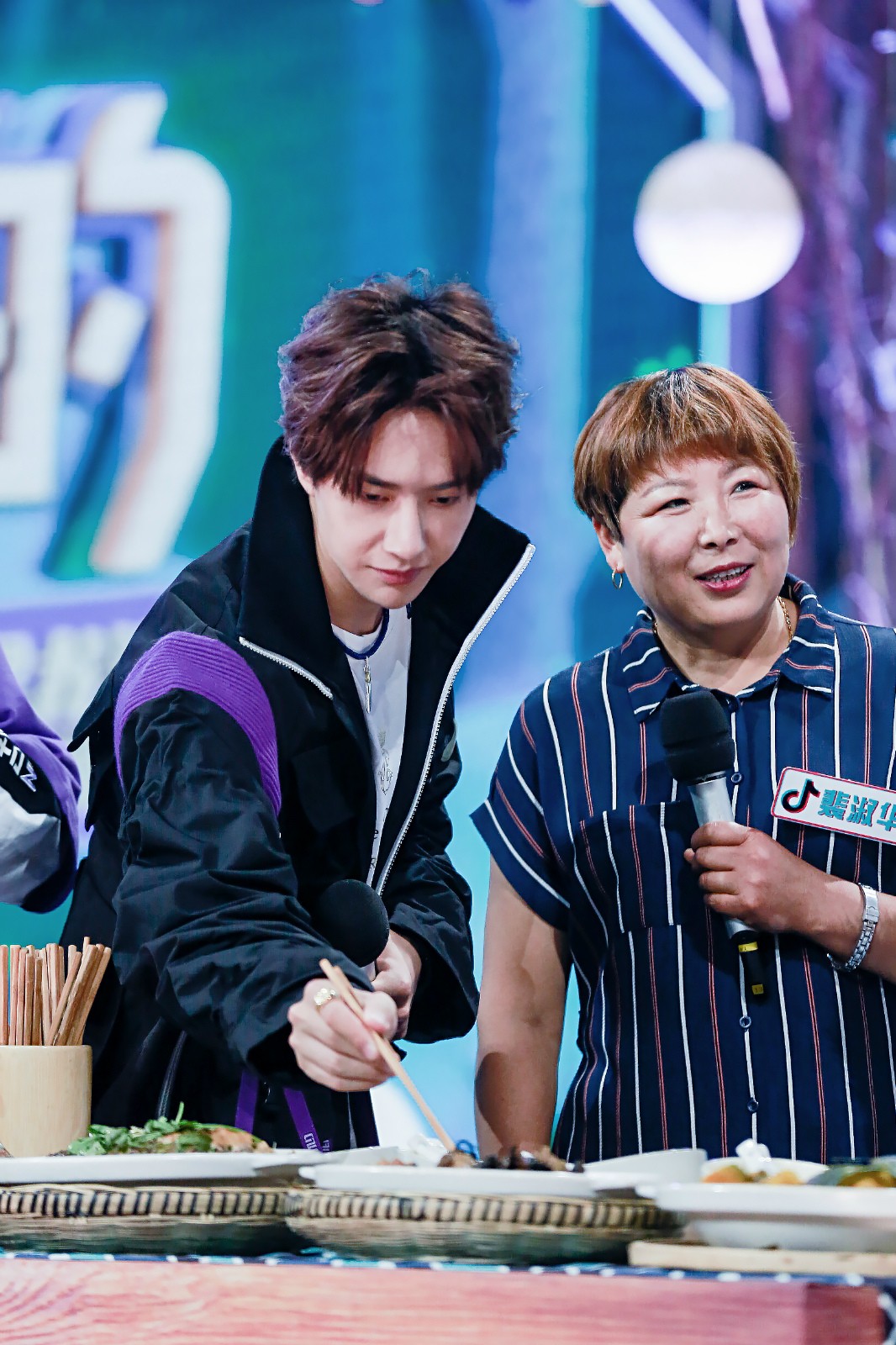 王一博《天天向上》开启推理模式 展不俗逻辑分析能力