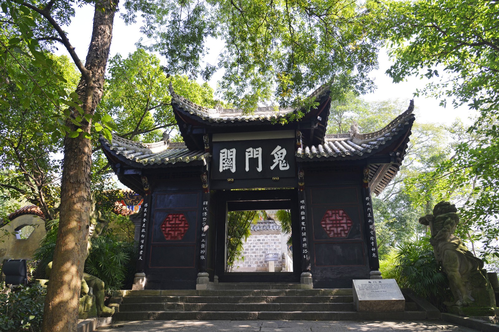 现实版的"阴曹地府",白天游客络绎不绝,夜晚阴森恐怖不敢去