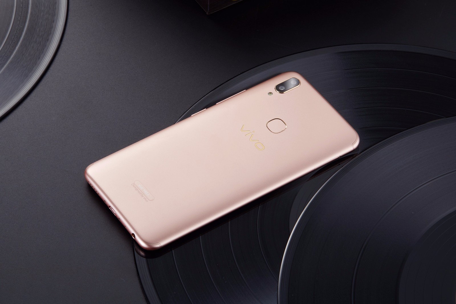 vivoy85全面屏手机图赏千元就能体验到x21的感觉