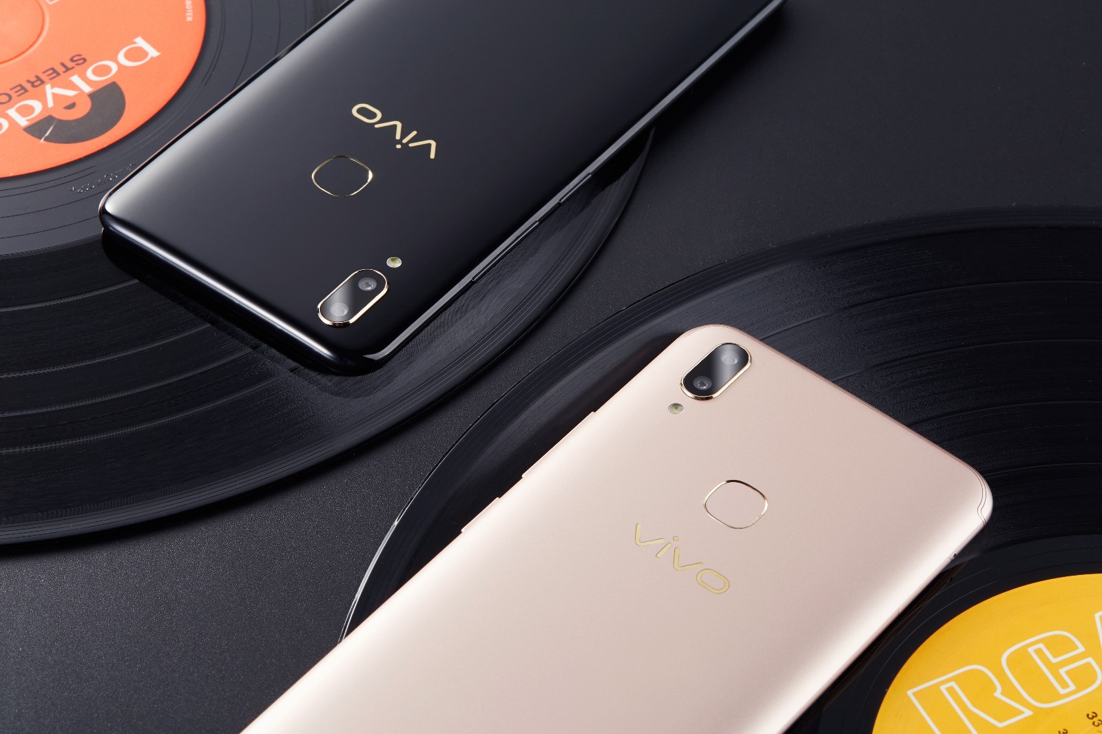 vivoy85全面屏手机图赏千元就能体验到x21的感觉