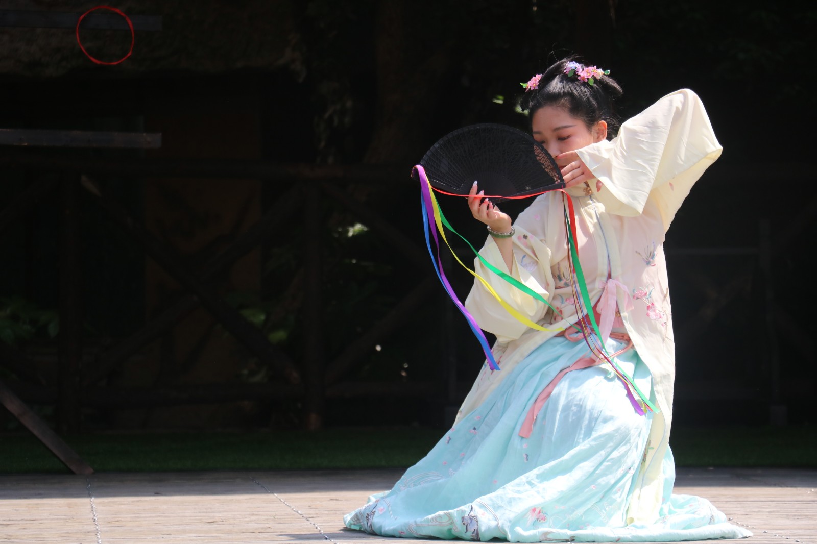 三月三上巳节,杭州汉服爱好者举行祓禊仪式|上巳节|汉服|祓除|杭州乐园|铜盆_新浪新闻