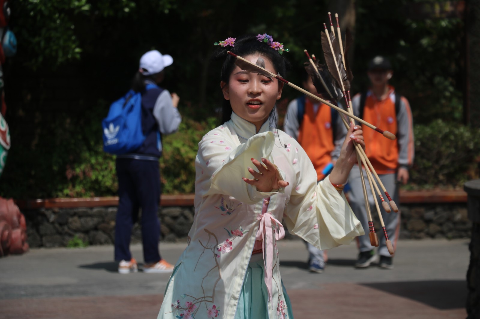 三月三上巳节,杭州汉服爱好者举行祓禊仪式|上巳节|汉服|祓除_新浪