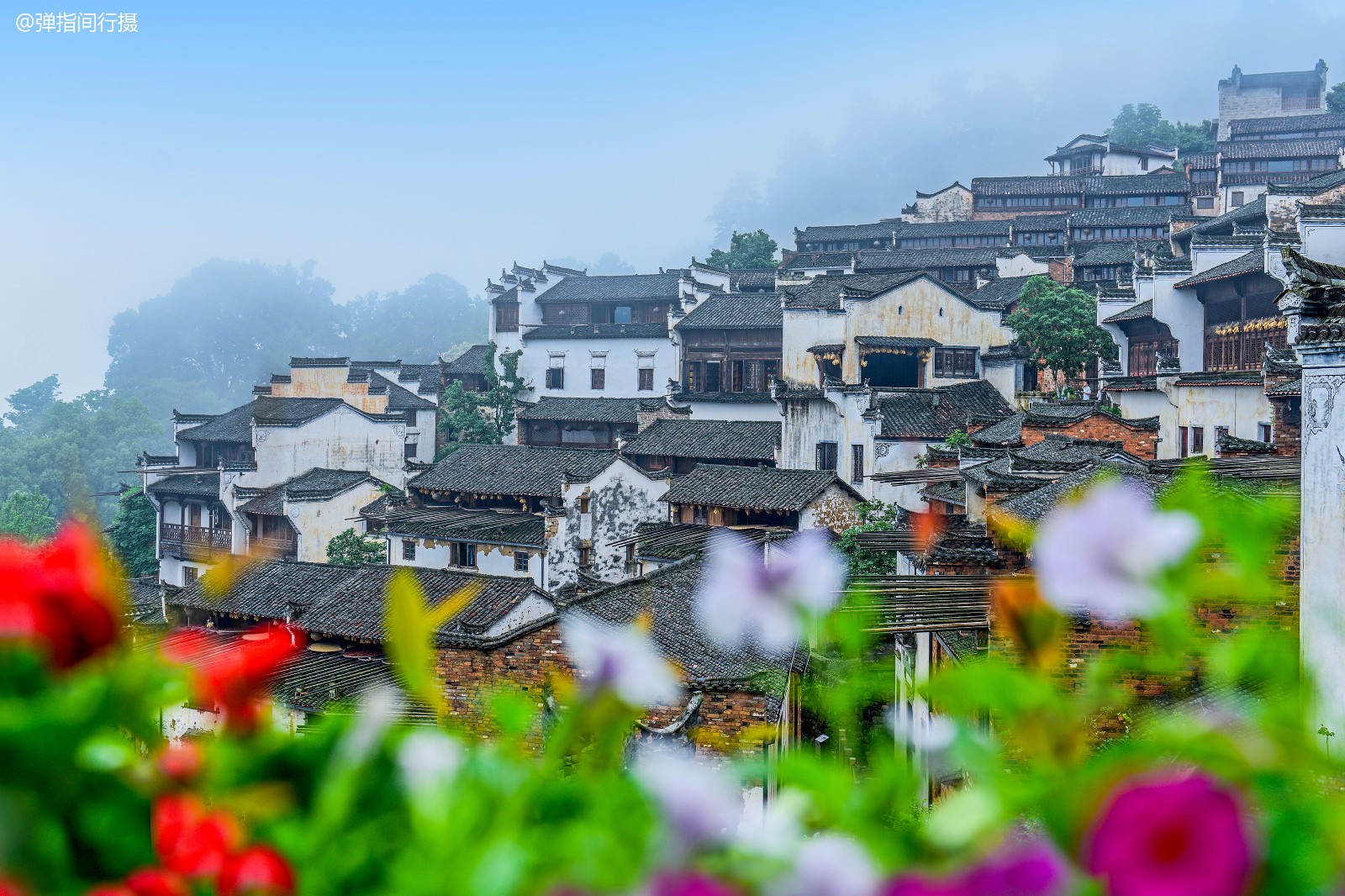 中国旅游小镇千篇一律婺源篁岭却受挑剔的年轻人喜爱靠什么