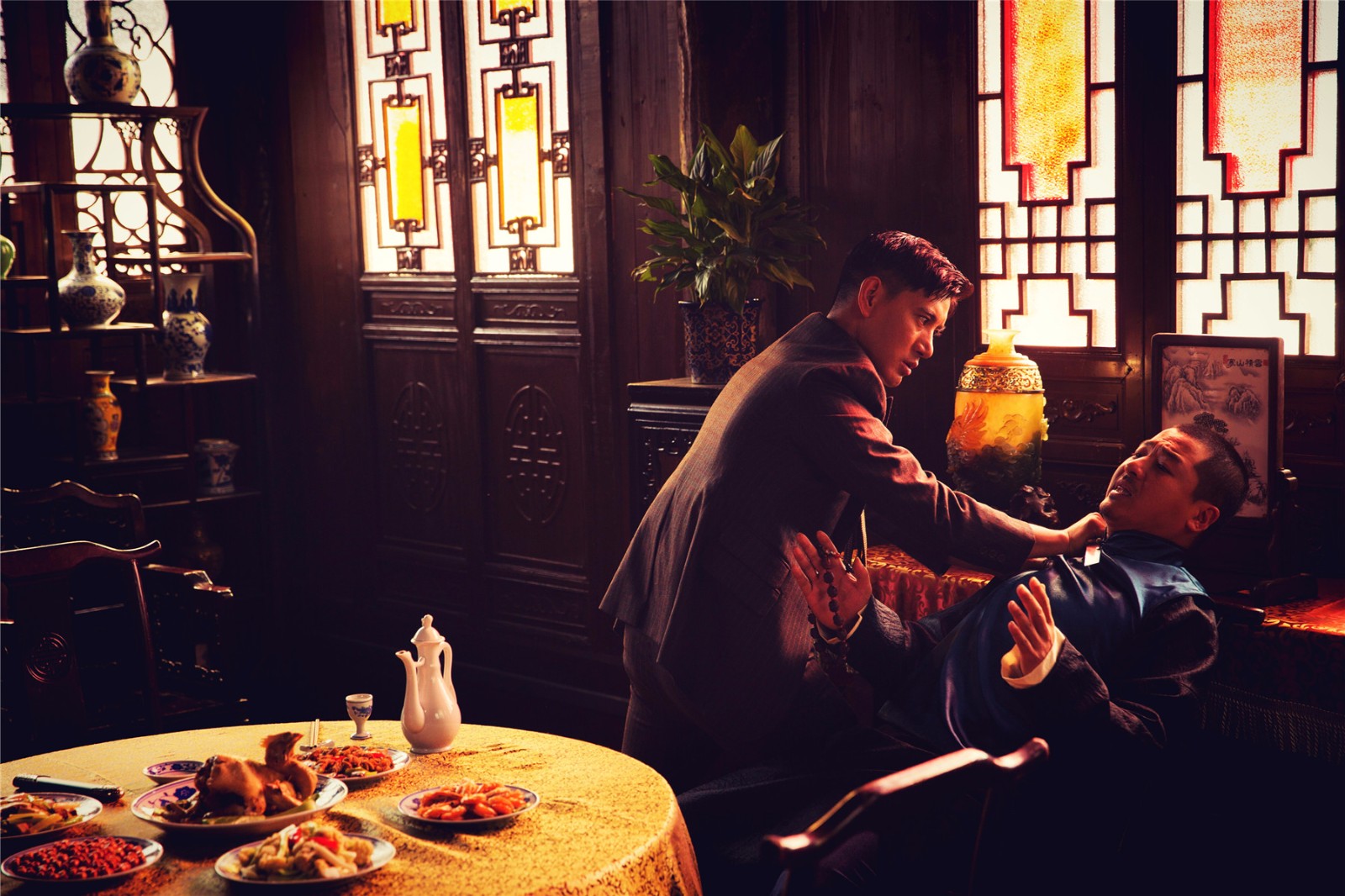 齐奎《烽火连城决》一人饰三角 演技担当玩分裂