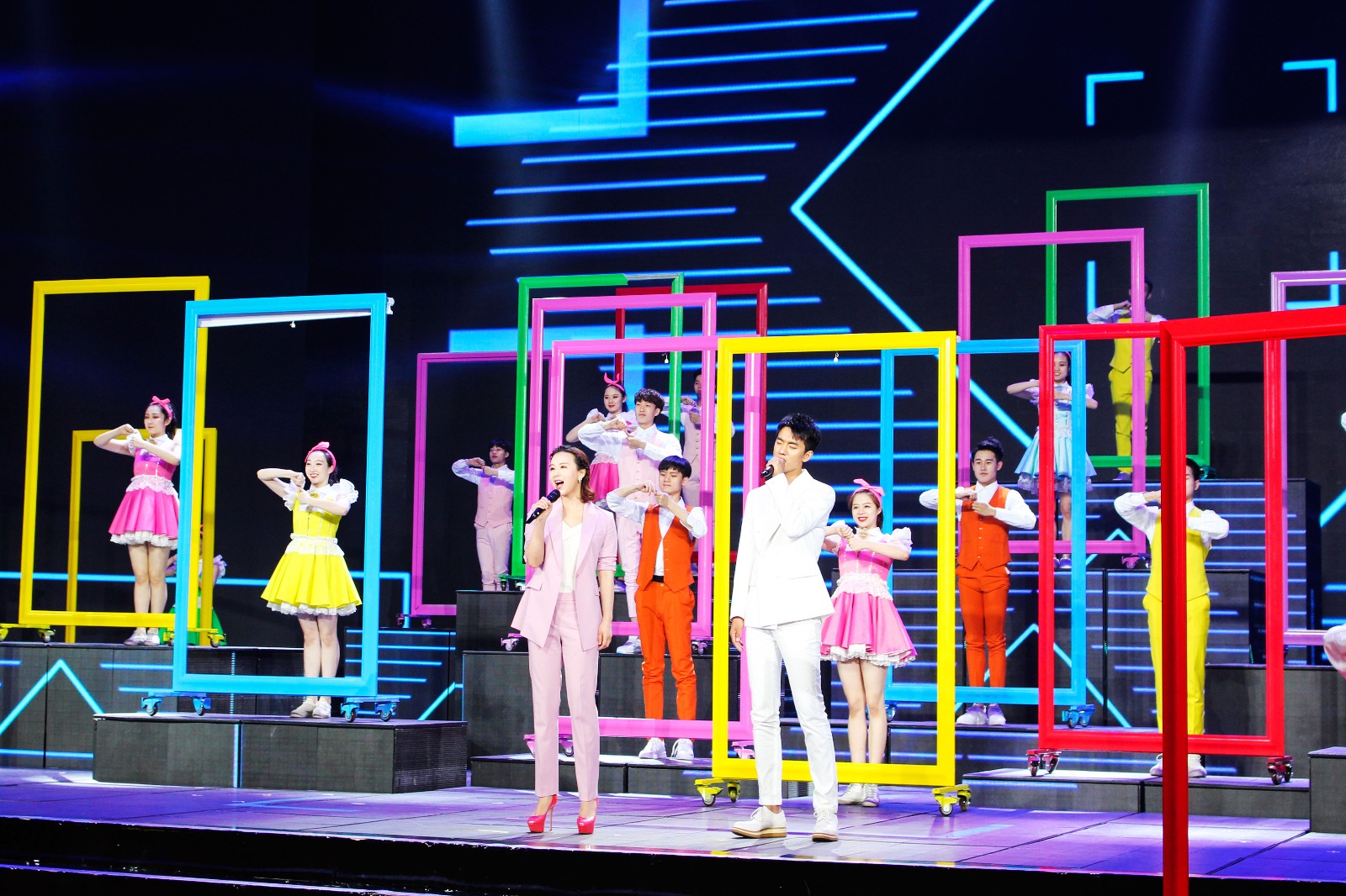 于湉央视七一晚会为党庆生 《中国很赞》展强国风采