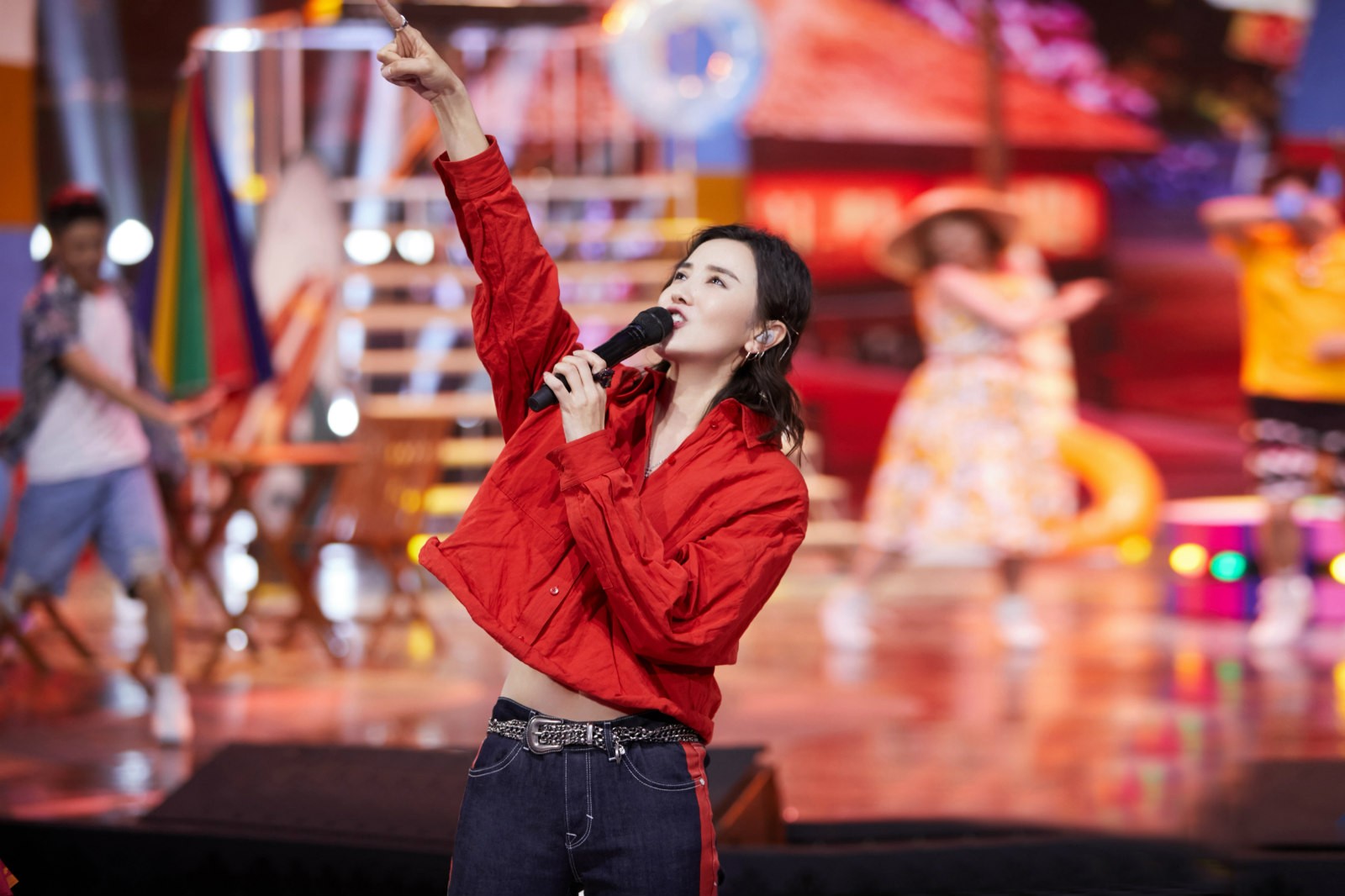 民谣歌手宋佳变身摇滚小花 《跨界歌王》改编《再见》超抓耳