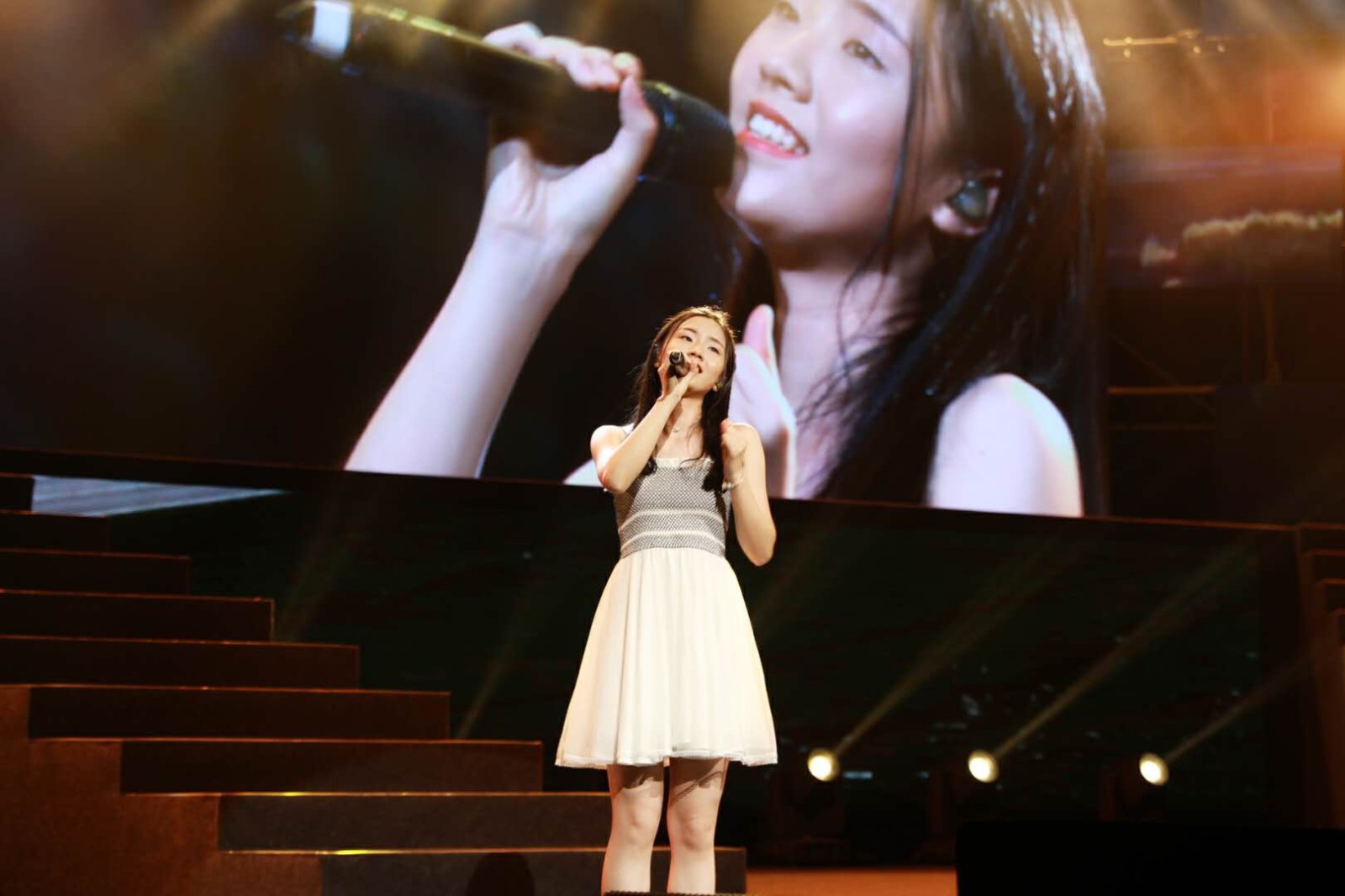 "学霸"郭沁出席和"你在一起"演唱会 翻唱ep录制结束即将发行