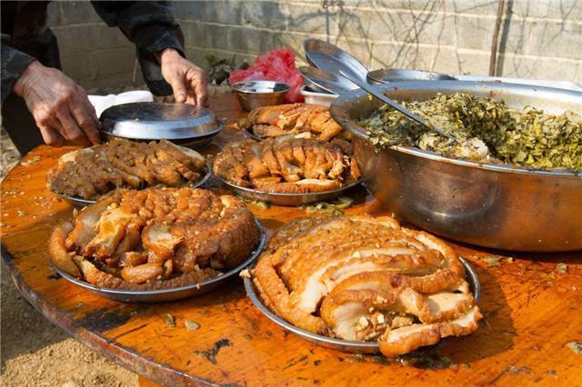 农村的流水席"脏乱差"的菜品,酒店大厨也不能做出那种味道