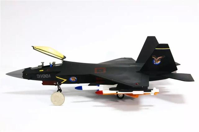 歼31巴黎航展曝光内置弹仓欧洲国家眼里已高不可攀直流口水