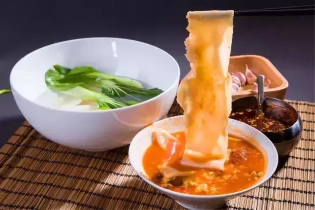 再刷《白鹿原》,这一碗碗油泼面馋死人了,白嘉轩你看这面忒不?