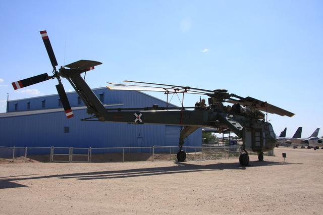 直筒机身,和c133类似,怎么看着就那么像一根棍子呢