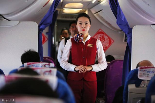 飞机起飞后,为何空姐都会默默把头等舱和商务舱的布帘拉上?