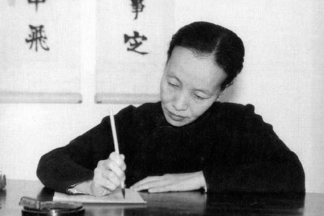 死后10多年,墓碑被孙子刻上8个侮辱性大字|吴山|冰心|墓碑_新浪新闻