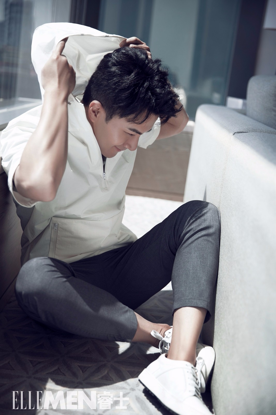 刘恺威时尚大片曝光 惬意从容笑似骄阳