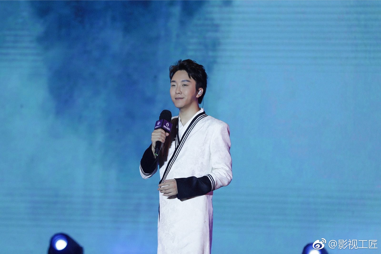 get到一个吸粉艺术家@李玉刚 不仅歌唱的好听又有才华