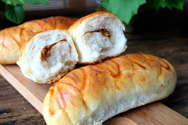 这个肉松面包不用油,咸甜适口好吃极了,当早餐做便当都超赞!