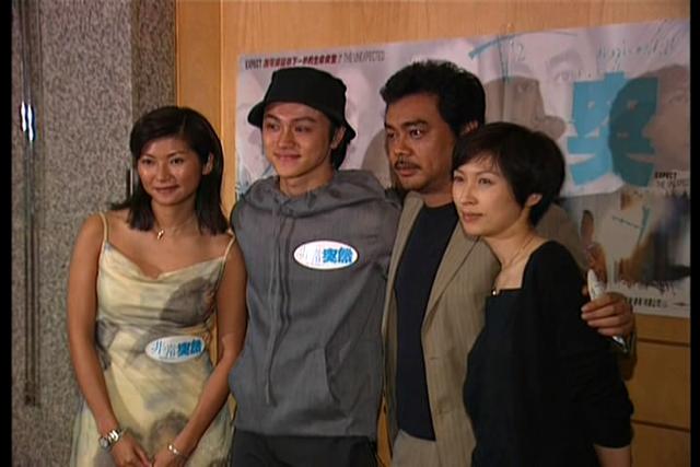 1998年就在恩师执导的电影《非常突然》里初次露脸,这是她的首部电影