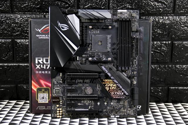 这次的平台带来最近很受欢迎的amd 真香:锐龙2700x 华硕rog x470f主板