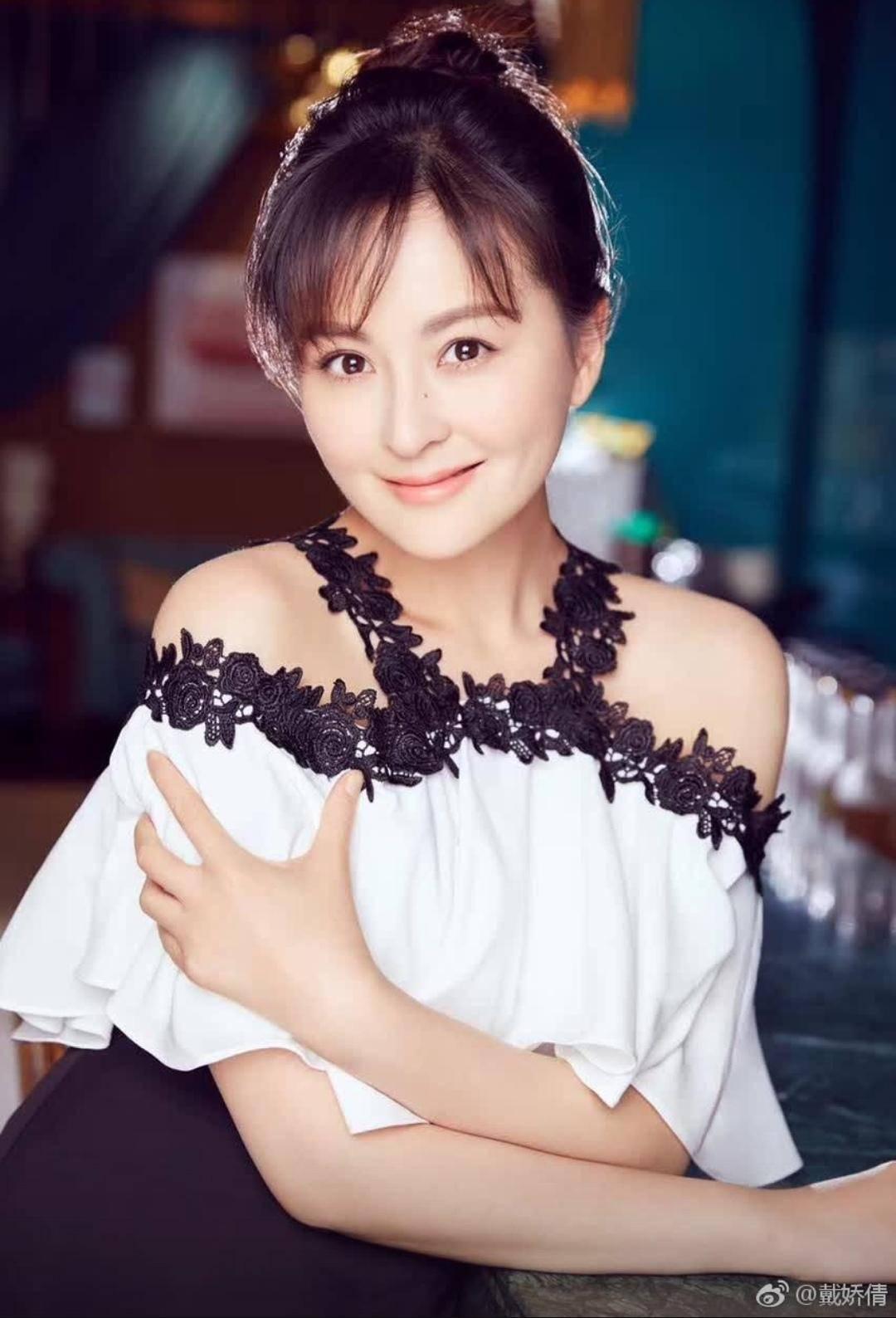 出道近20年却从无绯闻,丈夫10年追妻路一个细节抱得美人归!