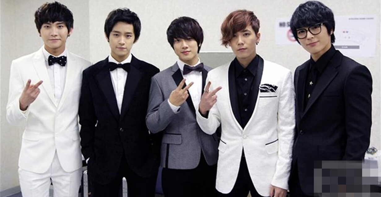 说起ft island,这是一支曾经与super junior齐名的乐队组合,而这个