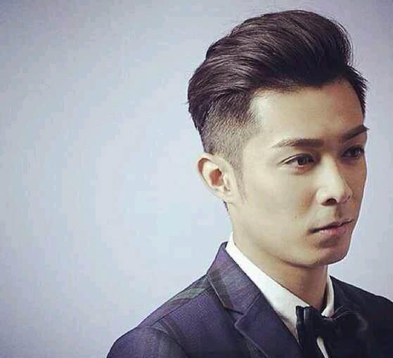 虽然也穿过绯闻,但是最终却与圈外相恋十年的女友stephanie chu结婚