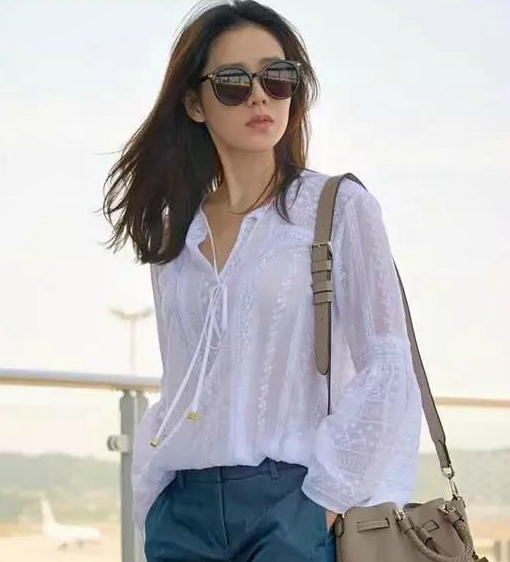 简单的穿搭,整体干净清纯,给人一种很舒服的感觉