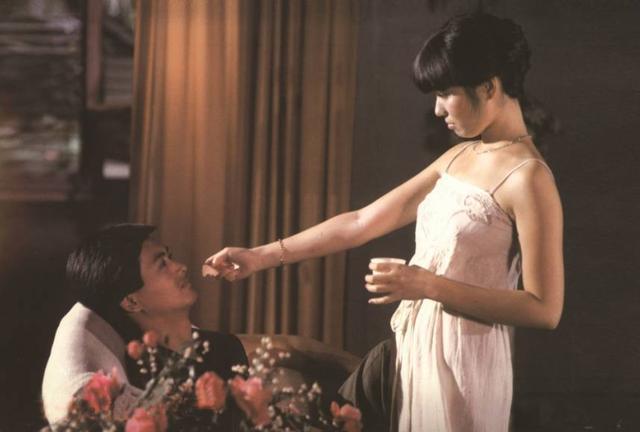 《秋天的童话》《女人心》《八星报喜》《纵横四海》等七部电影