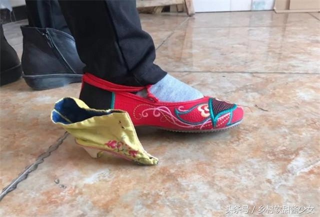 什川发现百年前三寸金莲看封建时代如何给女人穿小鞋