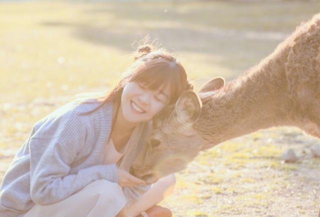 在新剧中却被嘲黑矮丑,还好被笑容拯救了|宋伊人|校服|新剧_新浪新闻