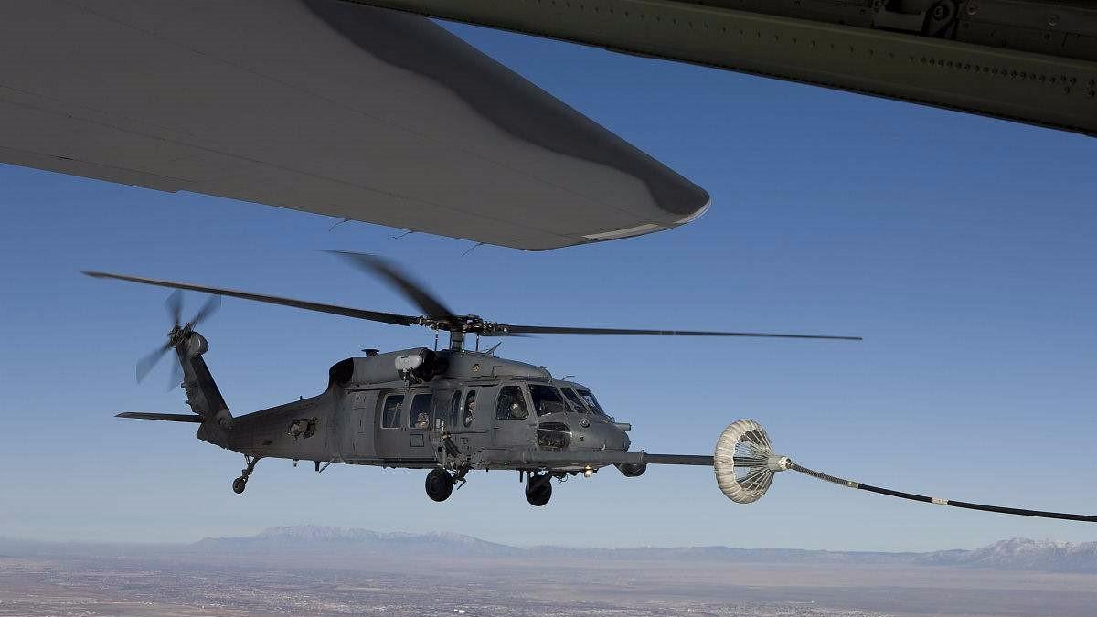 武装直升机空中加油的罕见操作,其难度不亚于战斗机!