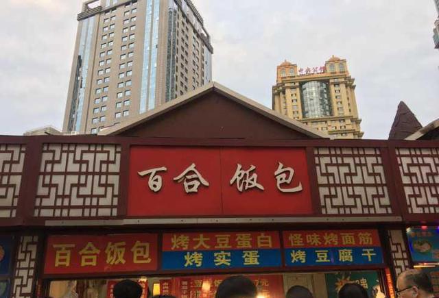 尤其推荐他们家的红烧肉饭包,真的是太好吃,太好吃了.