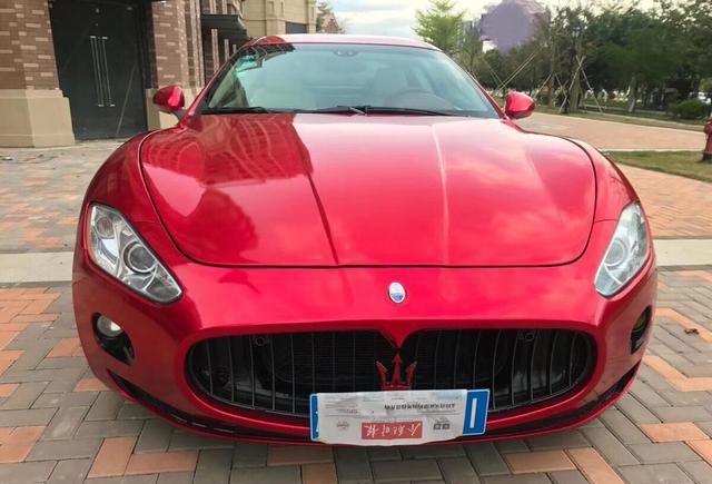 5w拥有 2012款玛莎拉蒂gt 红色米白内
