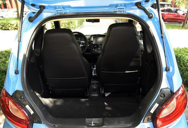 知豆的d1,d2都是采用的15kw的驱动电机(永磁同步),配的三元锂电池,总