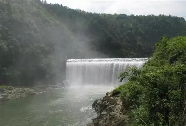 贵州天柱县八卦河下游莲花山水库北岸的神奇柳寨 贵州天柱县八卦河下游莲花山水库北岸的神奇柳寨
