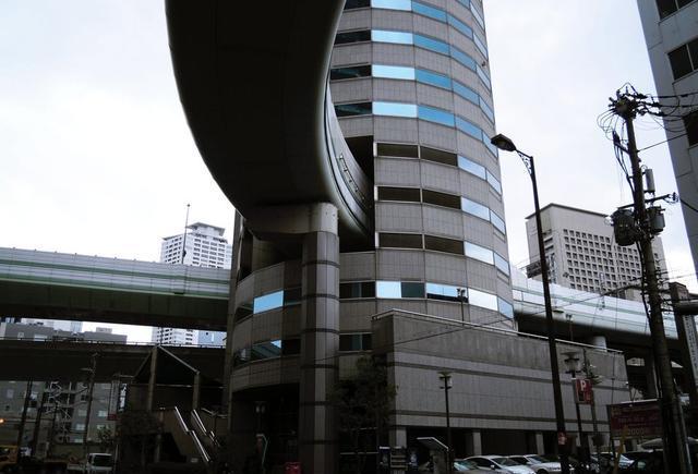 日本最牛"钉子户": 高速公路横穿大楼, 曾使政府专为其修改法律
