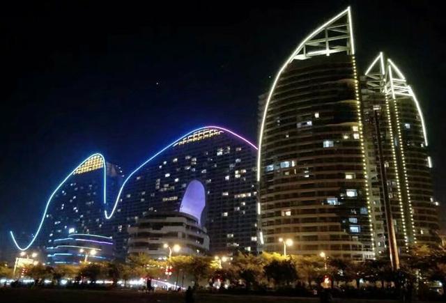 站在广西北海市标志性建筑上看到的美景