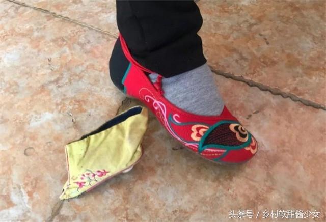 什川发现百年前三寸金莲看封建时代如何给女人穿小鞋