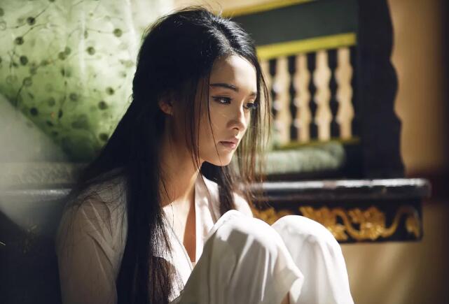 凭什么她出道十年,演过反派,试过性感,却一点都不油腻!