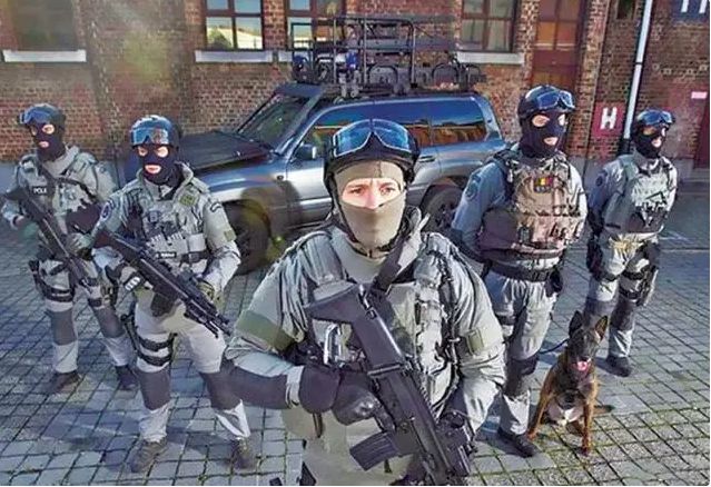 各国特警大比拼,印度这个拍照姿势我给满分!