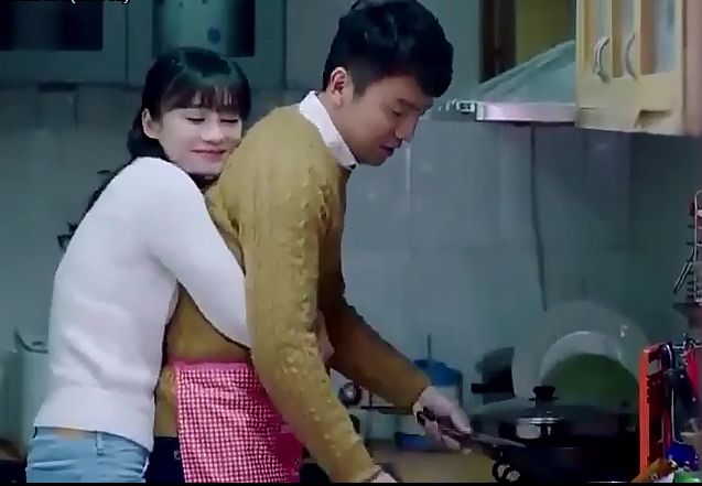 没准时回家,背后抱住正在做饭的他,他叫我老婆后我们离婚