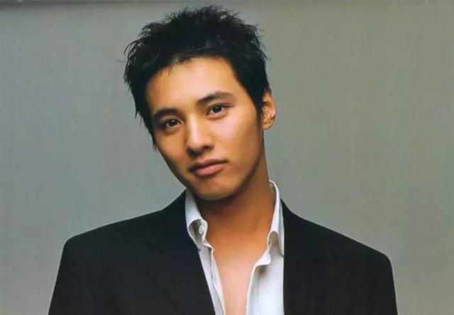 李敏镐剪寸头颜值变低,中韩明星的寸头照哪个更胜一筹