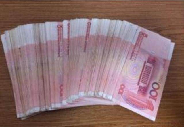 临睡前老公给我五千块,听完他的要求,我拿钱砸他,决定和他分居